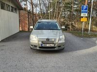 begagnad Toyota Avensis Kombi 2.4 D-4 VVT-i. NYBESIKTIGAD