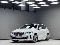 Begagnad BMW 118 M Sport 136 HK (100 kW) 2021 Vit Halvkombi