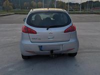 Begagnad Mitsubishi Colt 95 HK (69 kW) 2006 Silver Halvkombi