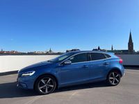 Begagnad Volvo V40 R-Design 120 HK (88 kW) 2017 Bursting blue