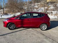 Begagnad Ford Fiesta Titanium 101 HK (74 kW) 2017 Röd Halvkombi