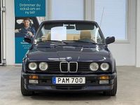 Begagnad BMW 325 170 HK (125 kW) 1988 Blå Cab