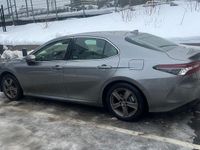 Begagnad Toyota Camry Hybrid 218 HK (160 kW) 2024