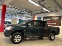 begagnad Nissan Titan Crew Cab 5.6 V8 4WD Drag Aut Skinn Ny servad