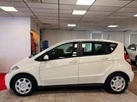 Begagnad Mercedes A160 96 HK (70 kW) 2011 Vit Halvkombi