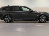 begagnad BMW 530 535 e xDrive Touring M Sport Nav HiFi P-Assist Drag 2023, Kombi