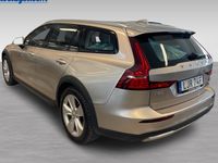 begagnad Volvo V60 CC B4 AWD Diesel Core 2023, Kombi