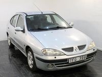Begagnad Renault Mégane II Authentique 107 HK (78 kW) 2002 Ljusgrå Halvkombi