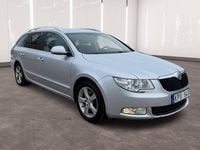 Begagnad Skoda Superb Ambition 105 HK (77 kW) 2012 Silver Kombi