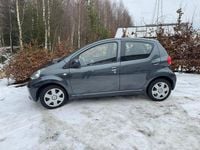 Begagnad Toyota Aygo 68 HK (50 kW) 2007 Grå metallic Halvkombi