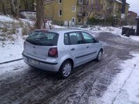 Begagnad VW Polo 75 HK (55 kW) 2006 Silver met. Halvkombi