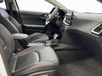 Begagnad Kia Ceed Advance 141 HK (103 kW) 2022 Vit Halvkombi