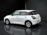 Begagnad Suzuki Swift 83 HK (61 kW) 2024 Vit Halvkombi