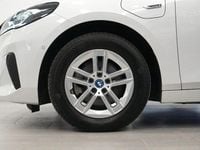 Begagnad BMW 225 Active Tourer Comfort Edition 245 HK (180 kW) 2023 Mineralvit metallic Minibuss