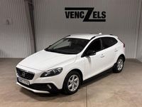 Begagnad Volvo V40 CC Momentum 116 HK (85 kW) 2015 Vit Kombi
