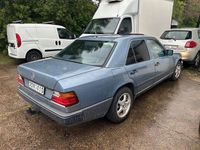 Begagnad Mercedes E200 105 HK (77 kW) 1989 Blå Sedan