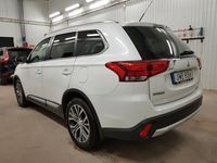 begagnad Mitsubishi Outlander 2.2 Di-D 4WD Euro 6 Skinn Kamera 7-sits