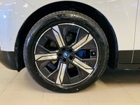 begagnad BMW iX xDrive40 Sport Innovation Värmare Drag Aktiv farth