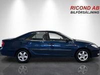 Begagnad Toyota Camry 186 HK (136 kW) 2001 Mörkblå Sedan