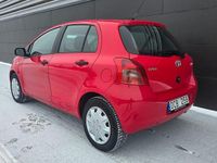 Begagnad Toyota Yaris 69 HK (50 kW) 2008 Röd Halvkombi