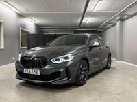 Begagnad BMW M135 M Sport 306 HK (225 kW) 2020 Mineral grey Halvkombi