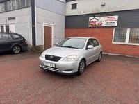 Begagnad Toyota Corolla 110 HK (80 kW) 2002 Silver Halvkombi