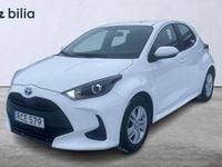 Begagnad Toyota Yaris Hybrid Active 92 HK (67 kW) 2023 Vit Halvkombi
