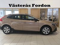 Begagnad Volvo V40 Momentum 190 HK (139 kW) 2015 Brun Halvkombi