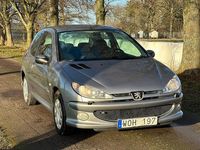 Begagnad Peugeot 206 75 HK (55 kW) 2005 Grå metallic Halvkombi