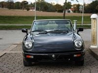 Begagnad Alfa Romeo Spider 126 HK (92 kW) 1993 Svart metallic Cab