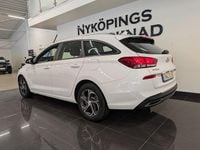 Begagnad Hyundai i30 Essential 120 HK (88 kW) 2023 Vit Kombi