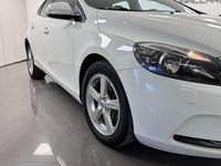 Begagnad Volvo V40 Kinetic 122 HK (89 kW) 2017 Vit Halvkombi