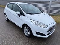 Begagnad Ford Fiesta Titanium 101 HK (74 kW) 2016 Vit Halvkombi