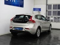 Begagnad Volvo V40 Momentum 120 HK (88 kW) 2017 Brun