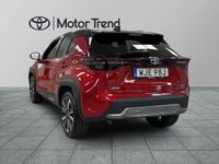 Begagnad Toyota Yaris Hybrid Edition 117 HK (86 kW) 2022 Röd