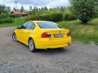 Begagnad BMW 325 218 HK (160 kW) 2006 Folierad gul Sedan