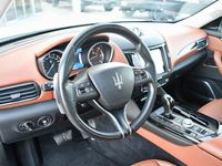 begagnad Maserati Levante V6 275HK PANORAMA NAVI 360° 21" LUFT H/K