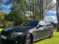 Begagnad BMW 320 177 HK (130 kW) 2010 Black sapphire Kombi