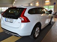 Begagnad Volvo V60 CC Momentum 150 HK (110 kW) 2017 Vit Kombi