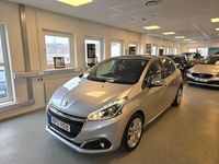 begagnad Peugeot 208 Style 1.2VTi 2700mil AUTO Pano Årsskatt360 Euro6