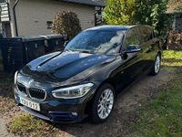 Begagnad BMW 118 136 HK (100 kW) 2016 Svart Halvkombi