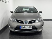 Begagnad Toyota Auris Hybrid Active 136 HK (100 kW) 2013 Brun Halvkombi
