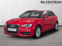 Begagnad Audi A3 Attraction 110 HK (80 kW) 2015 Röd