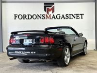 begagnad Ford Mustang GT Convertible V8|NY BES|NY SERVAD|Låga Mil|Cab