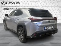 Begagnad Lexus UX 300h Sport Design Packet 201 HK (147 kW) 2024 Silver SUV