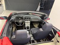 Begagnad Alfa Romeo Spider 155 HK (114 kW) 1999 Röd Cab