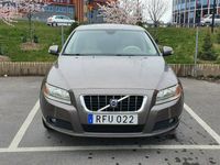 begagnad Volvo V70 2.4D 163HK AUTOMAT MOMENTUM LÅGMILAD *HEMLEVERANS*