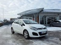 Begagnad Kia Rio 84 HK (61 kW) 2013 Vit Halvkombi