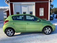 Begagnad Hyundai i20 Premium 78 HK (57 kW) 2012 Grön Halvkombi