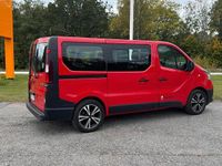 Begagnad Renault Trafic 146 HK (107 kW) 2015 Röd Minibuss